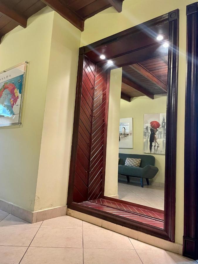 Sofia'S B&B Hostal Boutique Panama City Exterior photo